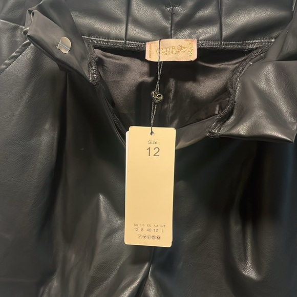 CLUB L LONDON (NWT) Leather Look Paperbag Shorts, Black, Size 8 (US), 12 (UK) - Picture 9 of 14